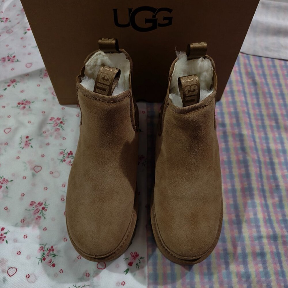 UGG Chelsea Boots